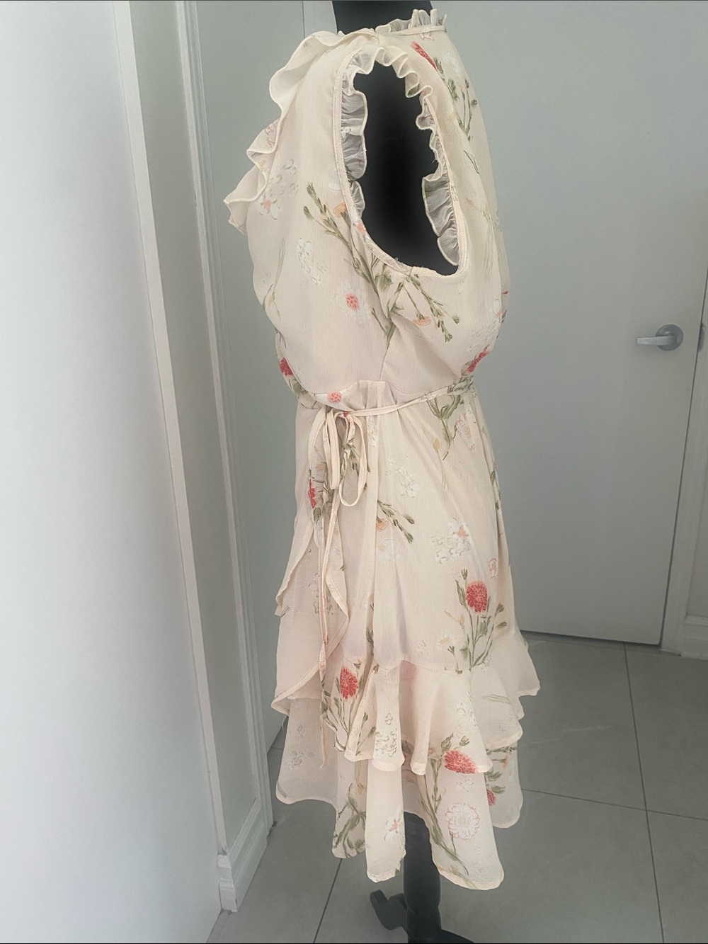 MILE END Floral Ruffle lined Wrap Dress Floral Cream & Orange Size Medium - Picture 8 of 16